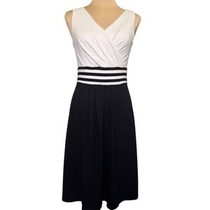 Lands End Surplice Sleeveless Shift
Dress Black & White- Womens large petite